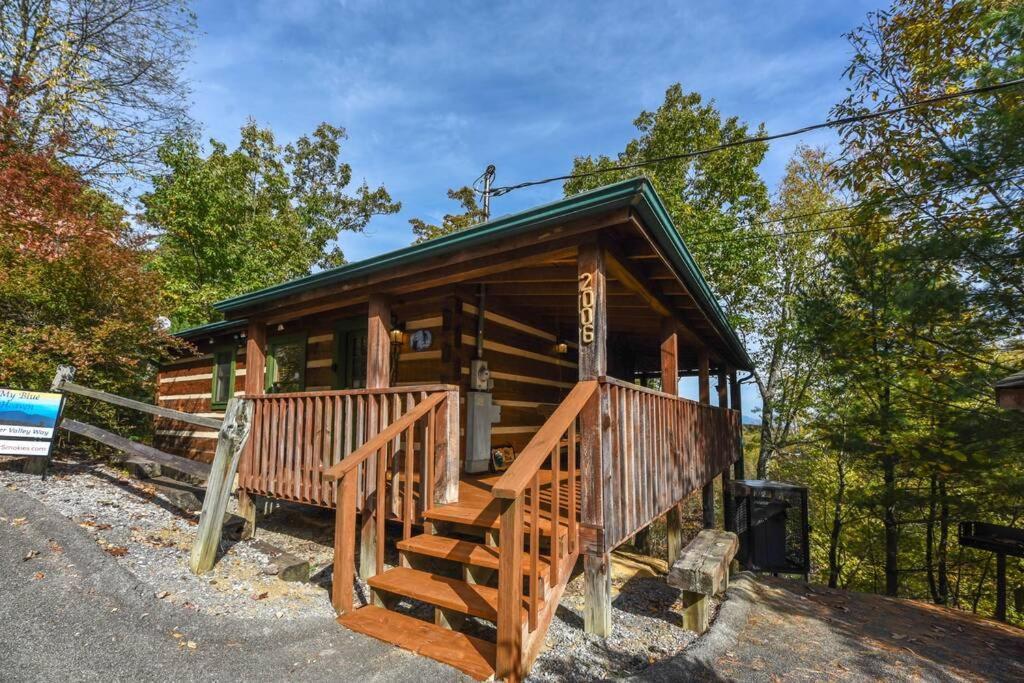 View! Cozy, Private, Fireplace, Hot Tub Log Cabin, Honeymoon! Sevierville Esterno foto
