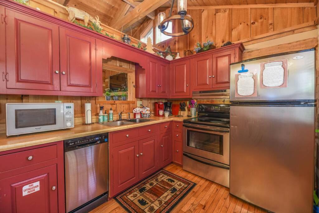 View! Cozy, Private, Fireplace, Hot Tub Log Cabin, Honeymoon! Sevierville Esterno foto