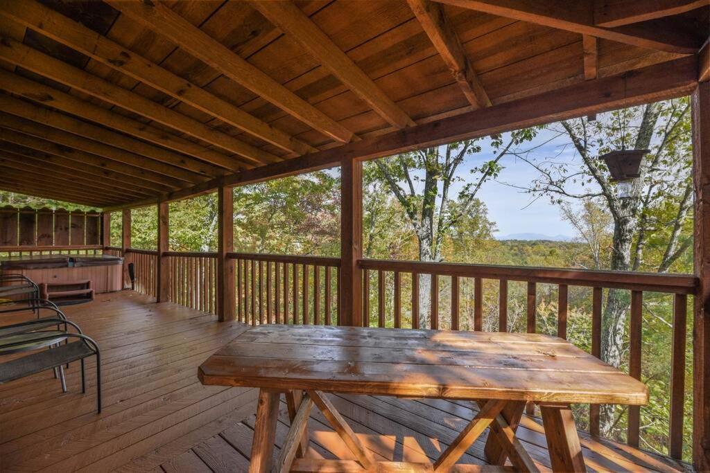 View! Cozy, Private, Fireplace, Hot Tub Log Cabin, Honeymoon! Sevierville Esterno foto