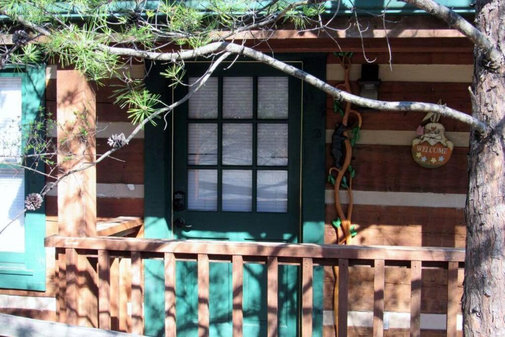 View! Cozy, Private, Fireplace, Hot Tub Log Cabin, Honeymoon! Sevierville Esterno foto