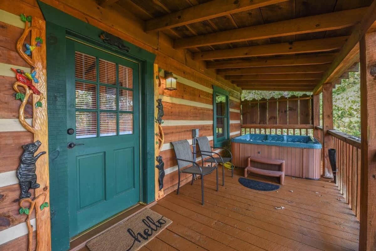 View! Cozy, Private, Fireplace, Hot Tub Log Cabin, Honeymoon! Sevierville Esterno foto