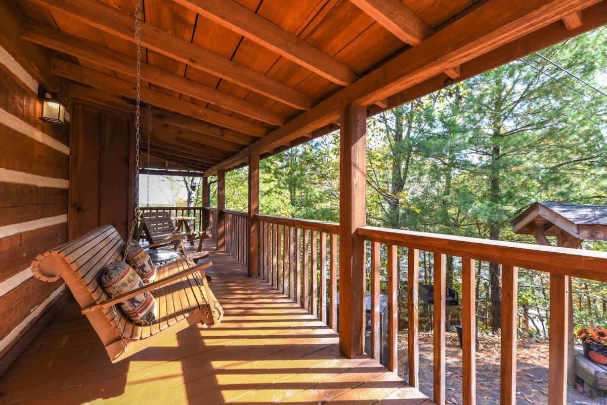 View! Cozy, Private, Fireplace, Hot Tub Log Cabin, Honeymoon! Sevierville Esterno foto