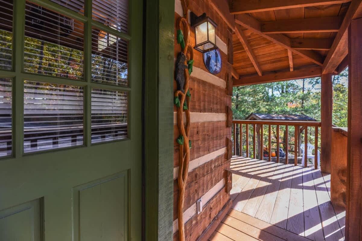 View! Cozy, Private, Fireplace, Hot Tub Log Cabin, Honeymoon! Sevierville Esterno foto