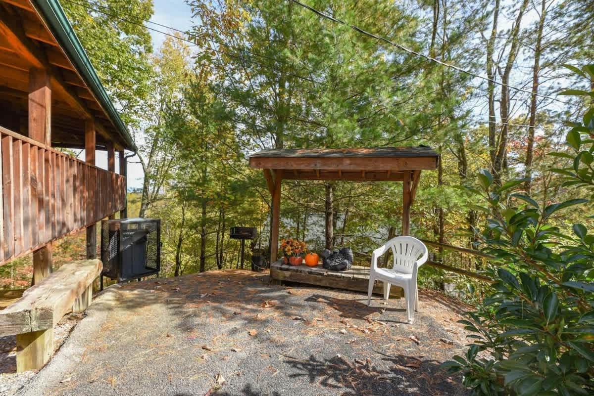 View! Cozy, Private, Fireplace, Hot Tub Log Cabin, Honeymoon! Sevierville Esterno foto